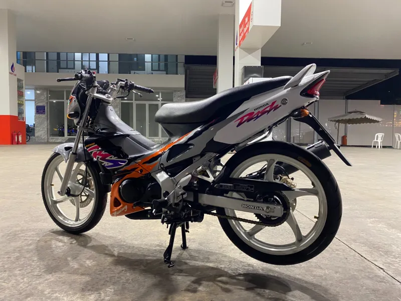 Honda Nova Dash 2000 dành cho người đam mê xe 2 thì