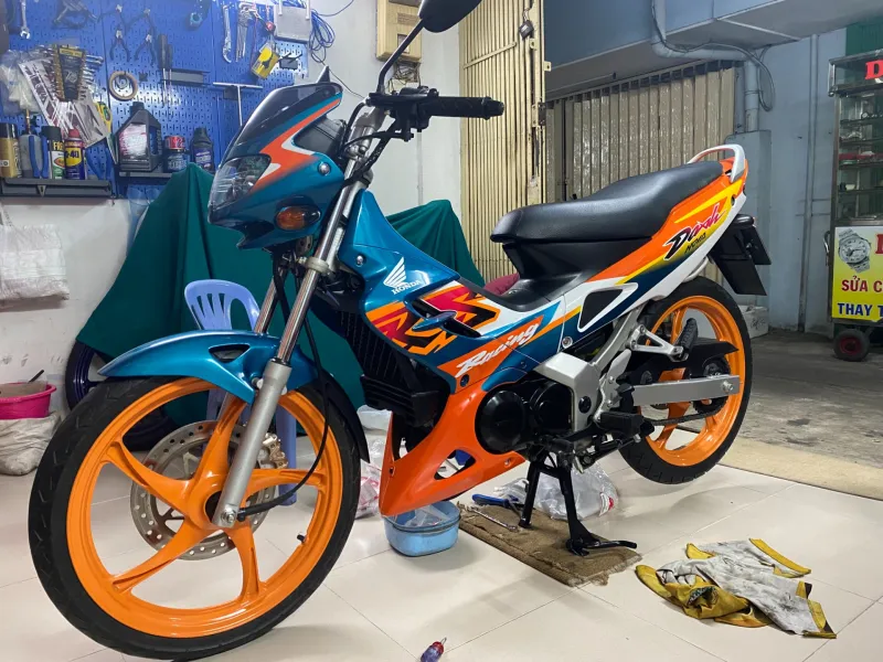 Honda Nova Dash 125 đời 2001 Xanh Trắng Cam