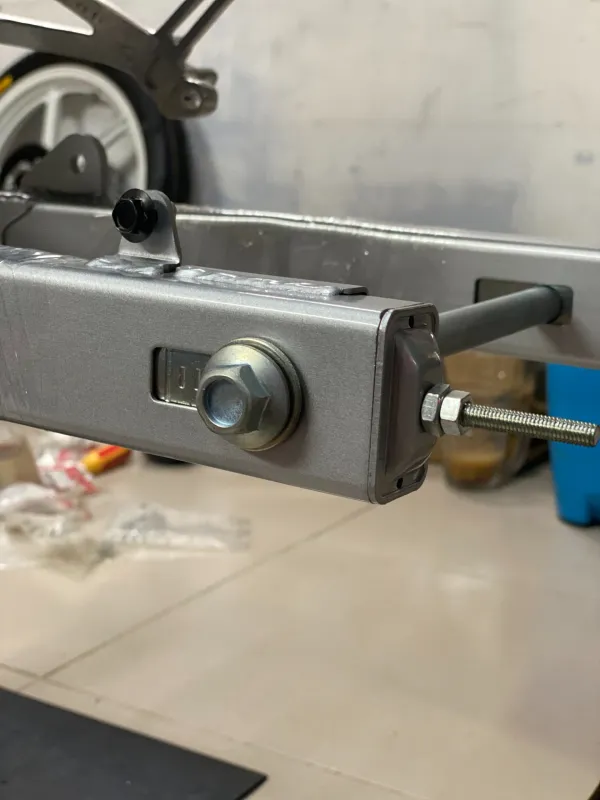 Cảng sau Nova Dash 1994, ốc chỉnh sên