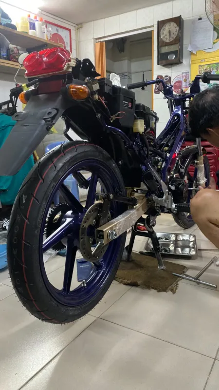 Nova Dash 1995 SP1 đang lắp lại, nhìn phía sau