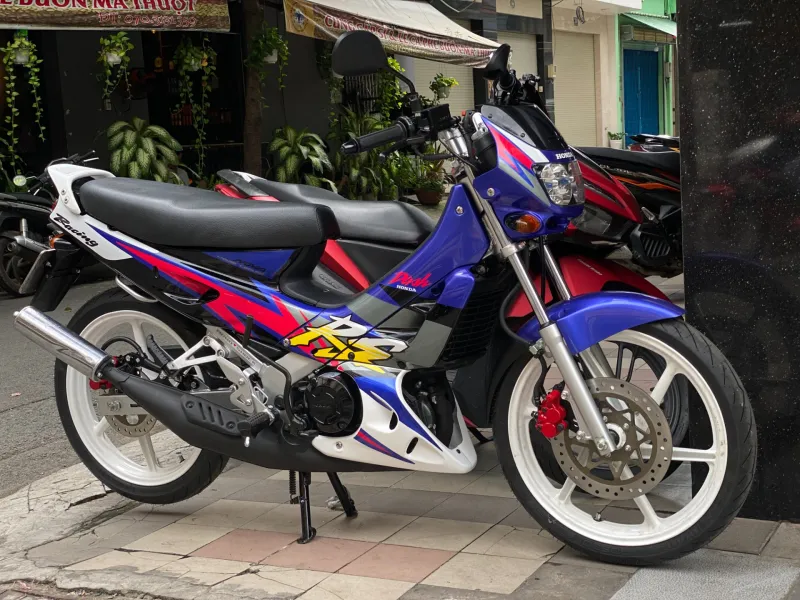 Nova Dash 1996 dọn lại, nhìn ngang toàn xe