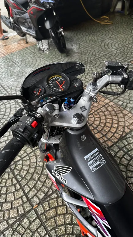 Tay lái và đồng hồ Nova Dash 1998