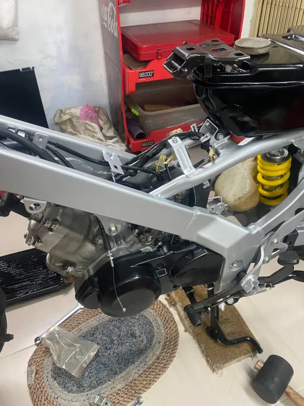 Khung và máy Nova Dash 2001 đang dọn lại