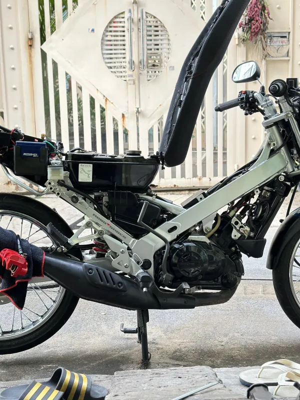 Thử lửa bugi và đo mobin sườn Nova Dash: 0,2–0,4 Ω là đạt